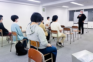 一学年10～15名の教室で授業を受け、集団生活に慣れる